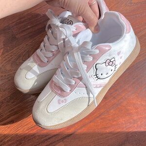 Hello Kitty Women's Sneakers size 8